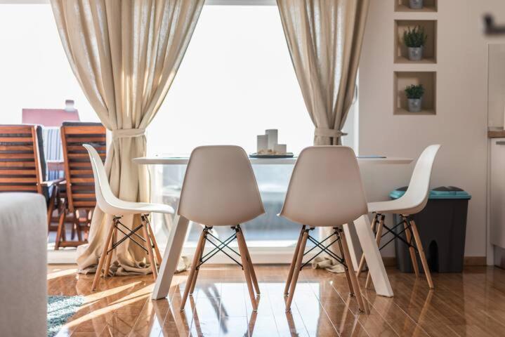 Blue Sky, Modern Sea View Apartment โนวาลยา ภายนอก รูปภาพ