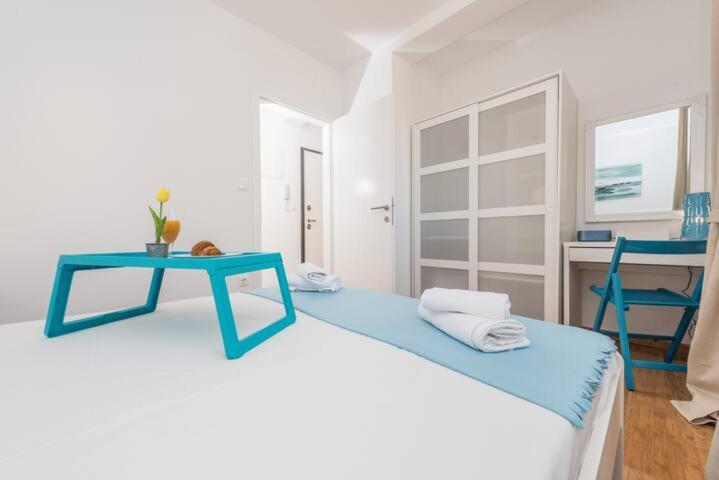 Blue Sky, Modern Sea View Apartment โนวาลยา ภายนอก รูปภาพ