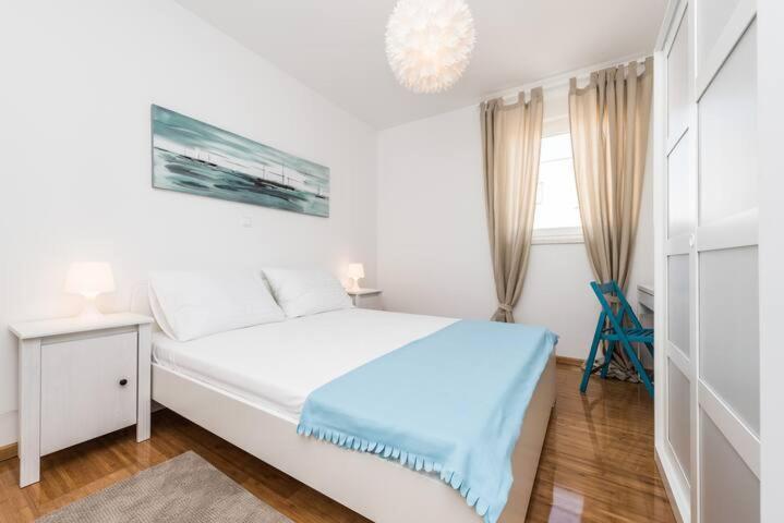 Blue Sky, Modern Sea View Apartment โนวาลยา ภายนอก รูปภาพ
