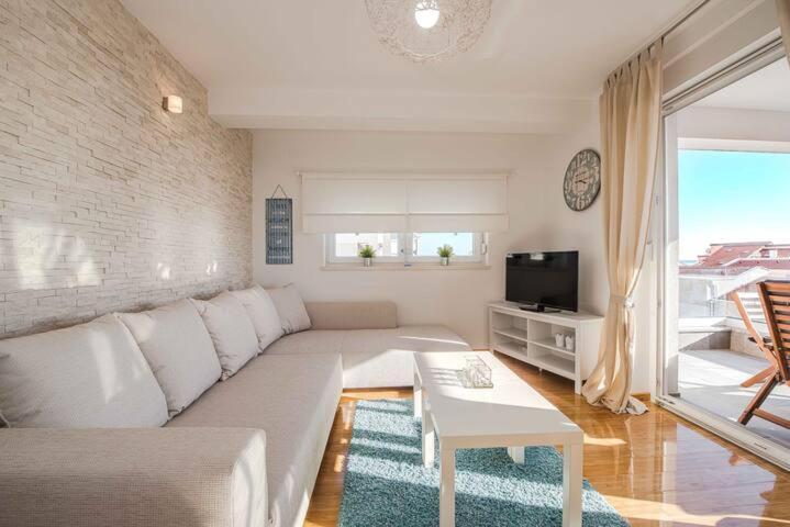Blue Sky, Modern Sea View Apartment โนวาลยา ภายนอก รูปภาพ